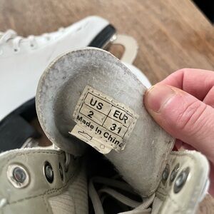 Girls figure skates - American